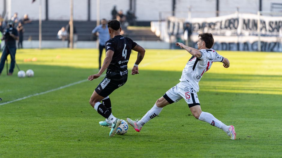 Spelers zetten gezamenlijk druk op de bal direct na balverlies
